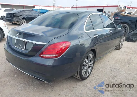 2015 Mercedes-Benz C 300 Luxury/Sport z USA, uszkodzony, nr VIN 55SWF4JBXFU076902